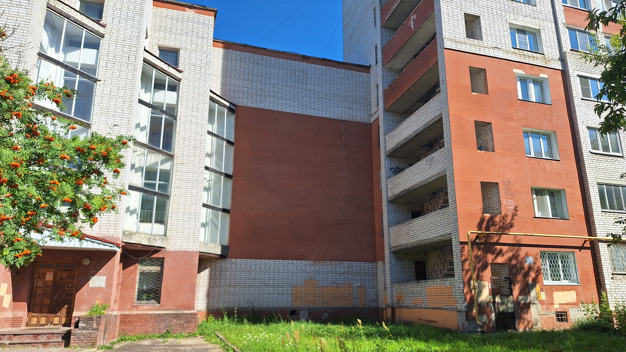 Продам торговое помещение 1875.3 м.кв.
