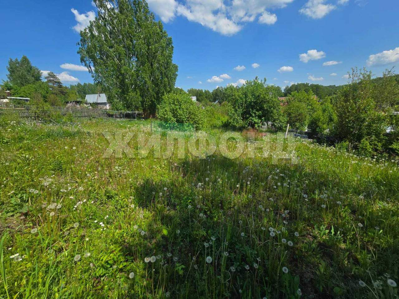 Продам земельный участок 550 м.кв.
