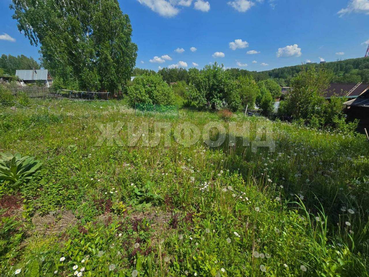 Продам земельный участок 550 м.кв.