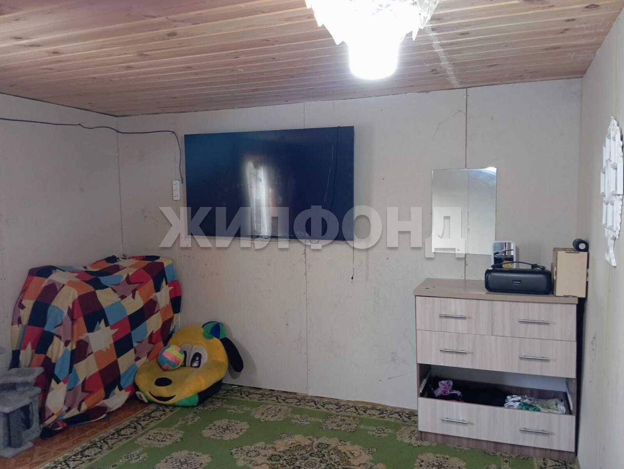 Продам земельный участок 741 м.кв.