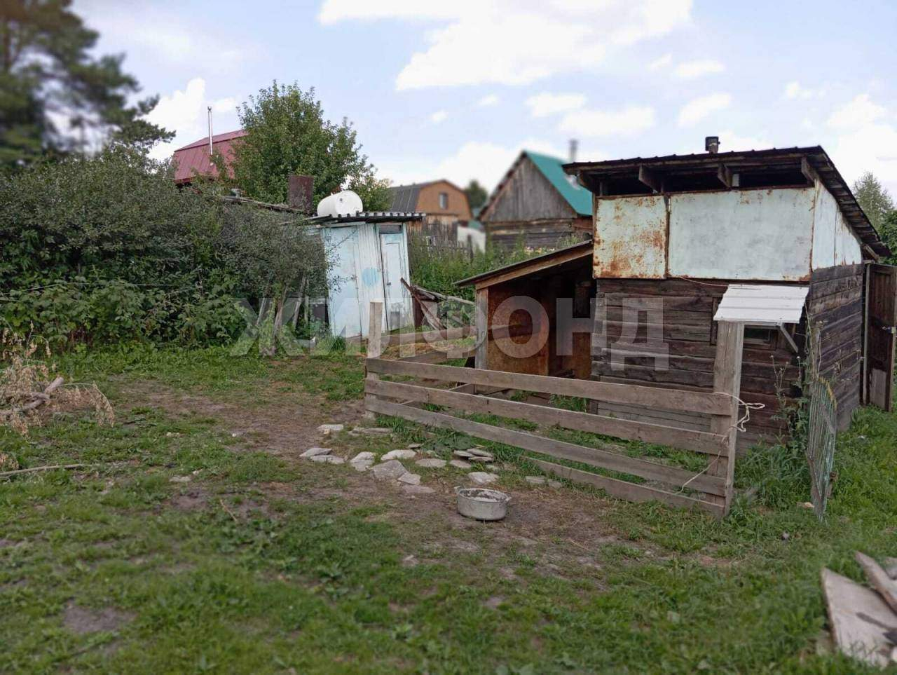 Продам земельный участок 741 м.кв.