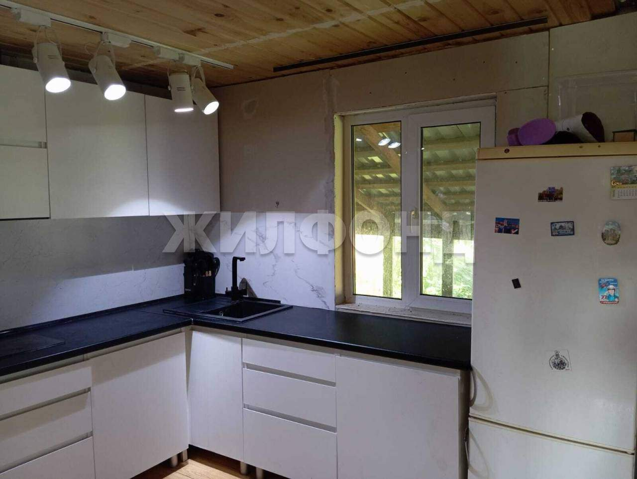 Продам земельный участок 741 м.кв.