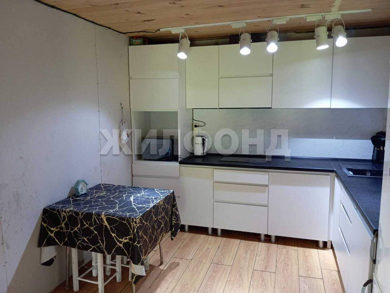 Продам земельный участок 741 м.кв.