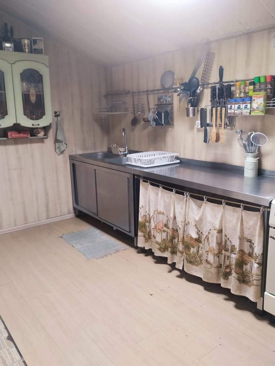 Продам торговое помещение 660.5 м.кв.