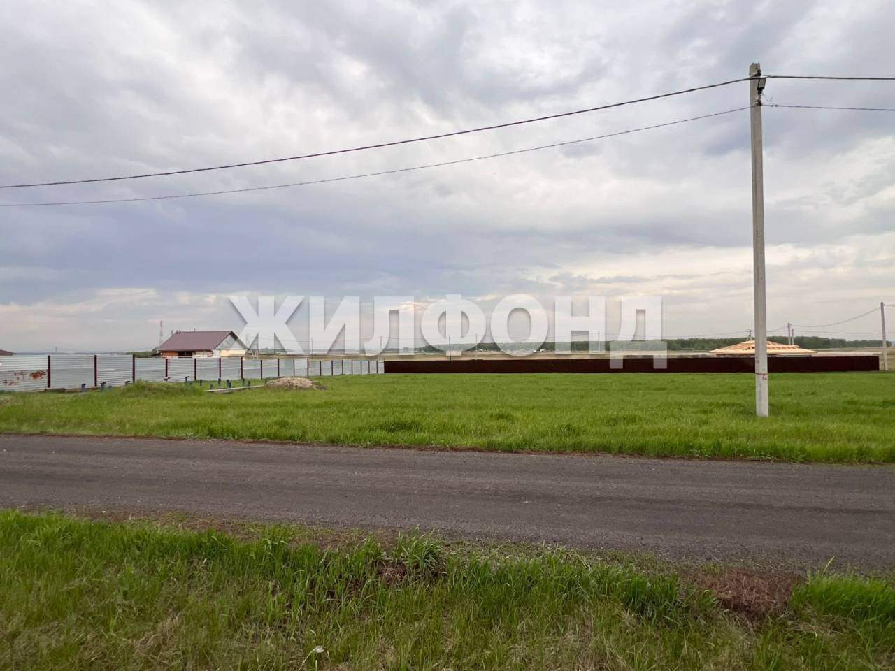 Продам земельный участок 1400 м.кв.