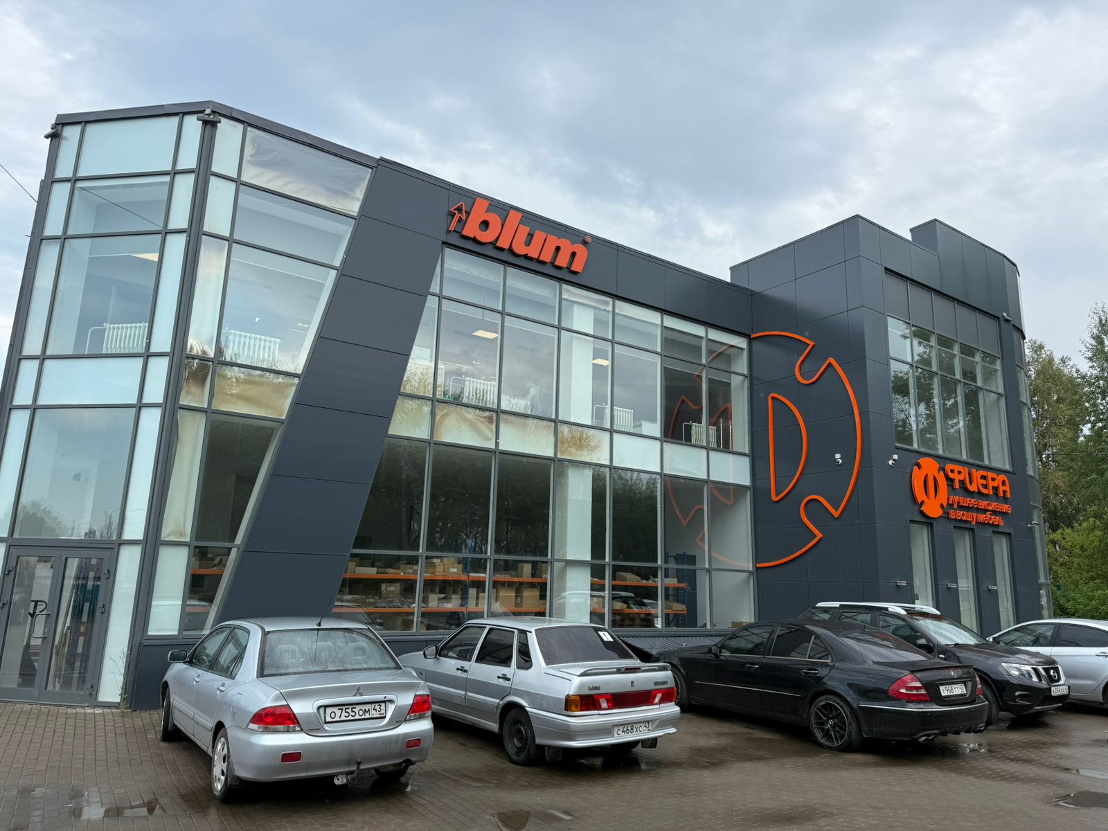 Сдам в аренду магазин 1300 м.кв.