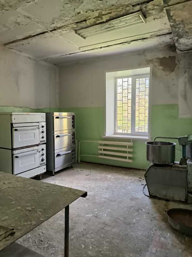 Продам торговое помещение 1610.5 м.кв.