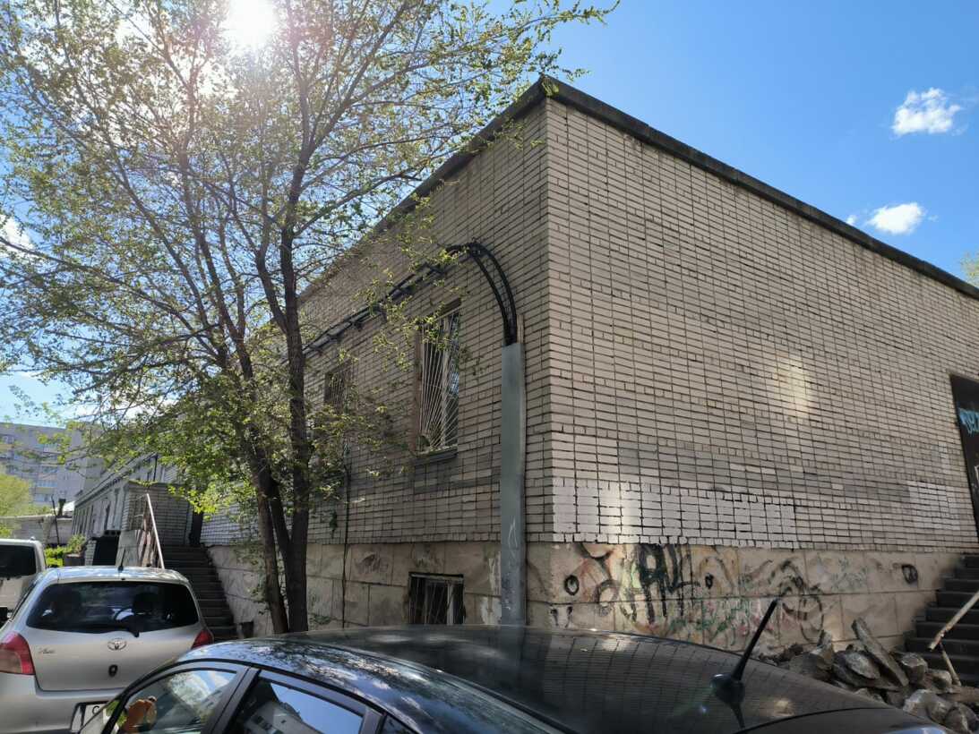 Продам торговое помещение 1610.5 м.кв.