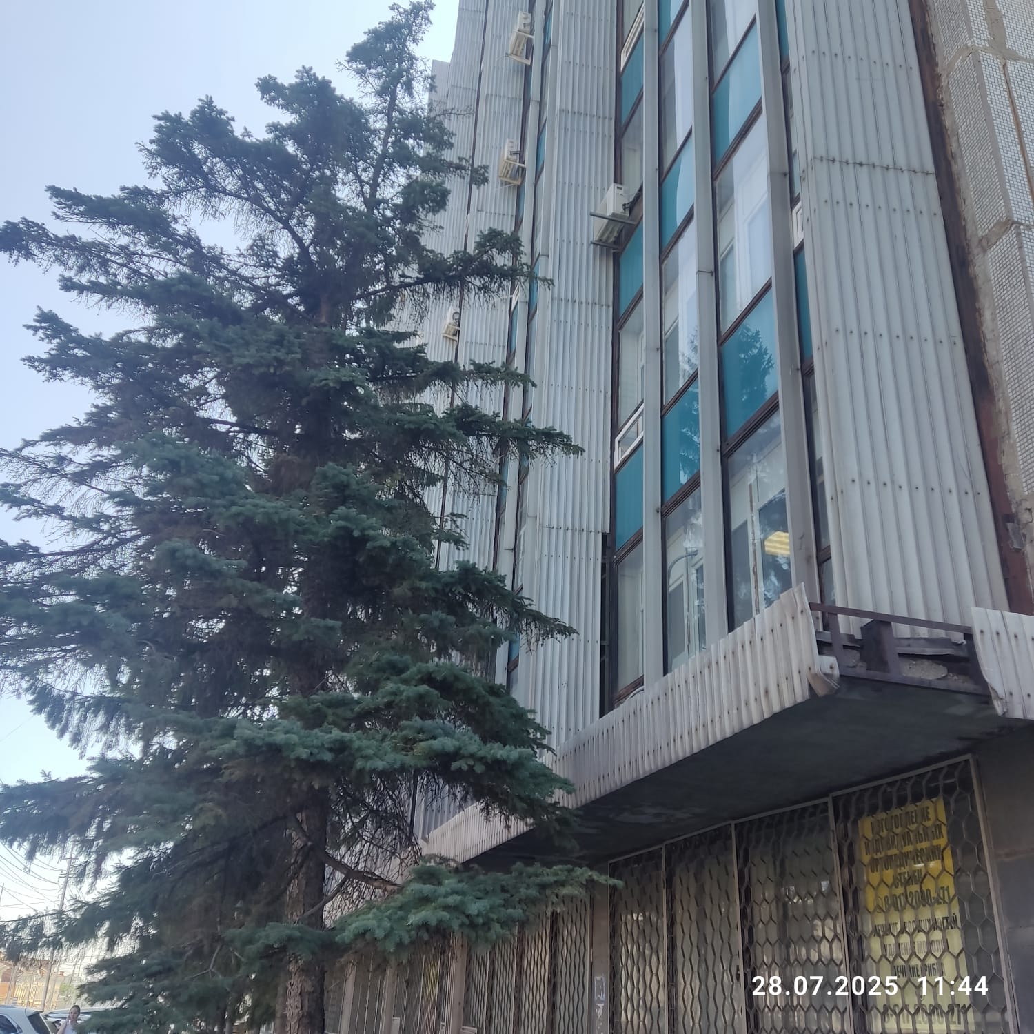 Продам торговое помещение 2715.7 м.кв.