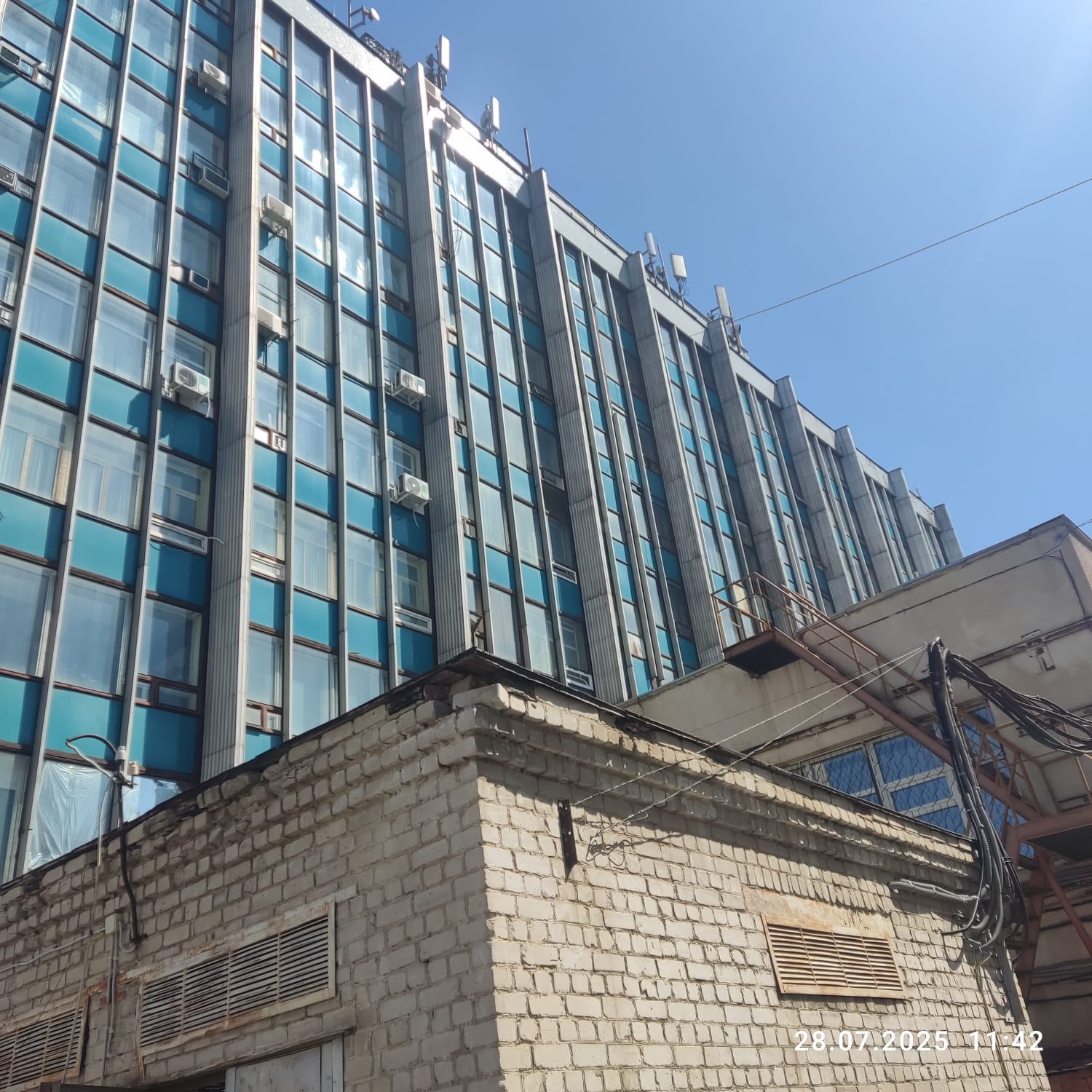 Продам торговое помещение 2715.7 м.кв.