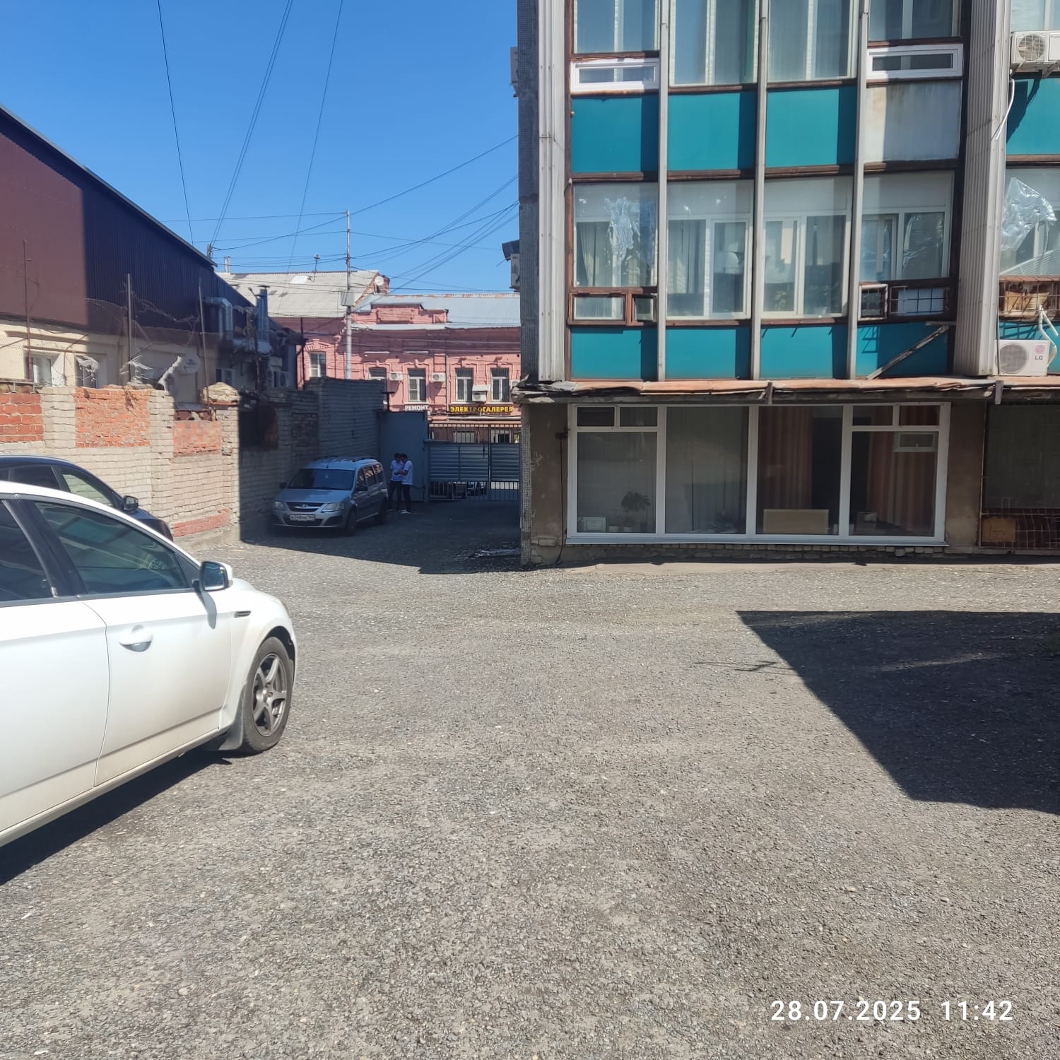 Продам торговое помещение 2715.7 м.кв.