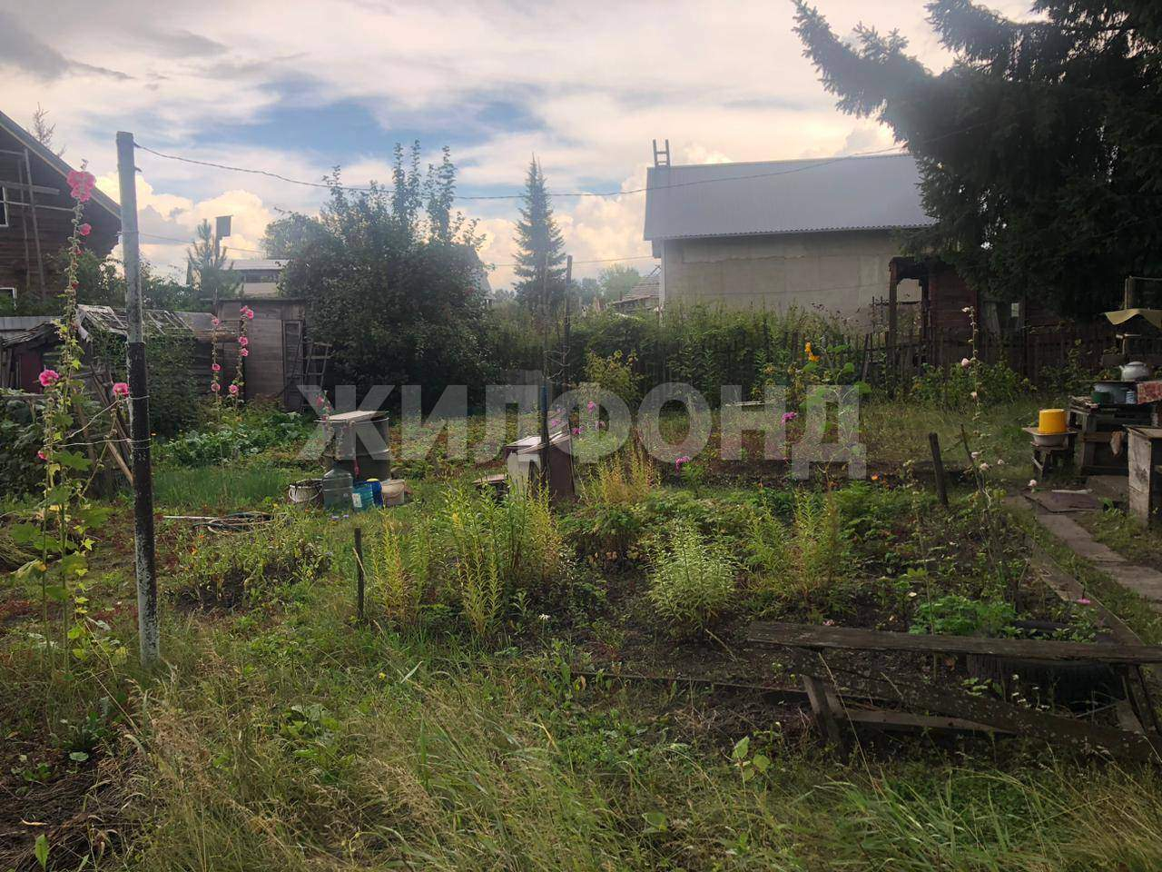 Продам земельный участок 1000 м.кв.