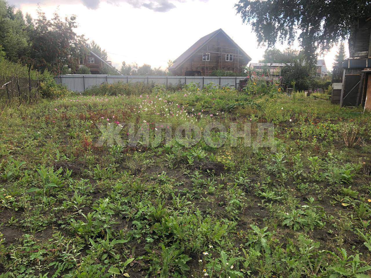Продам земельный участок 1000 м.кв.