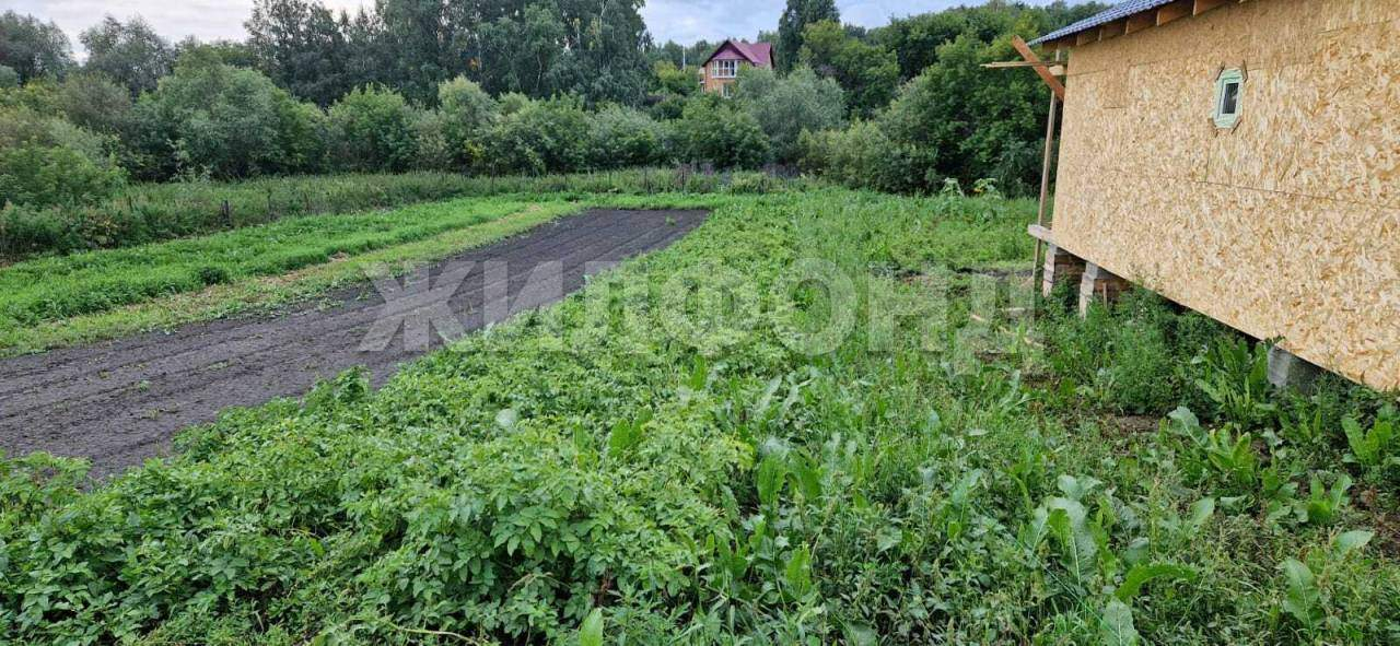 Продам земельный участок 1500 м.кв.