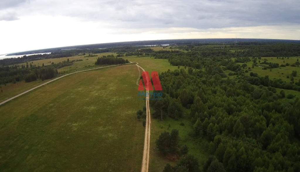 Продам земельный участок 1300 м.кв.