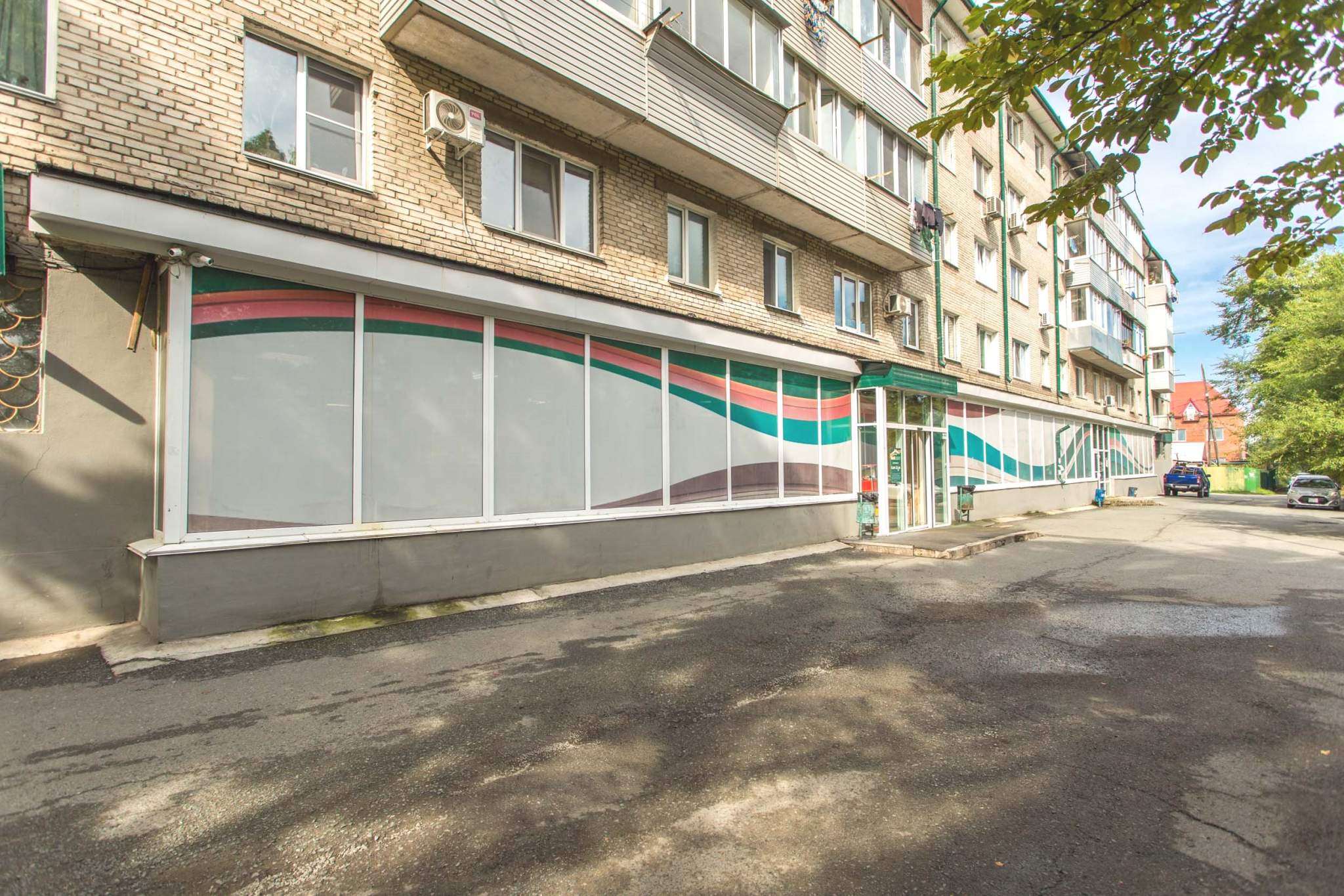 Продам магазин 1369.2 м.кв.