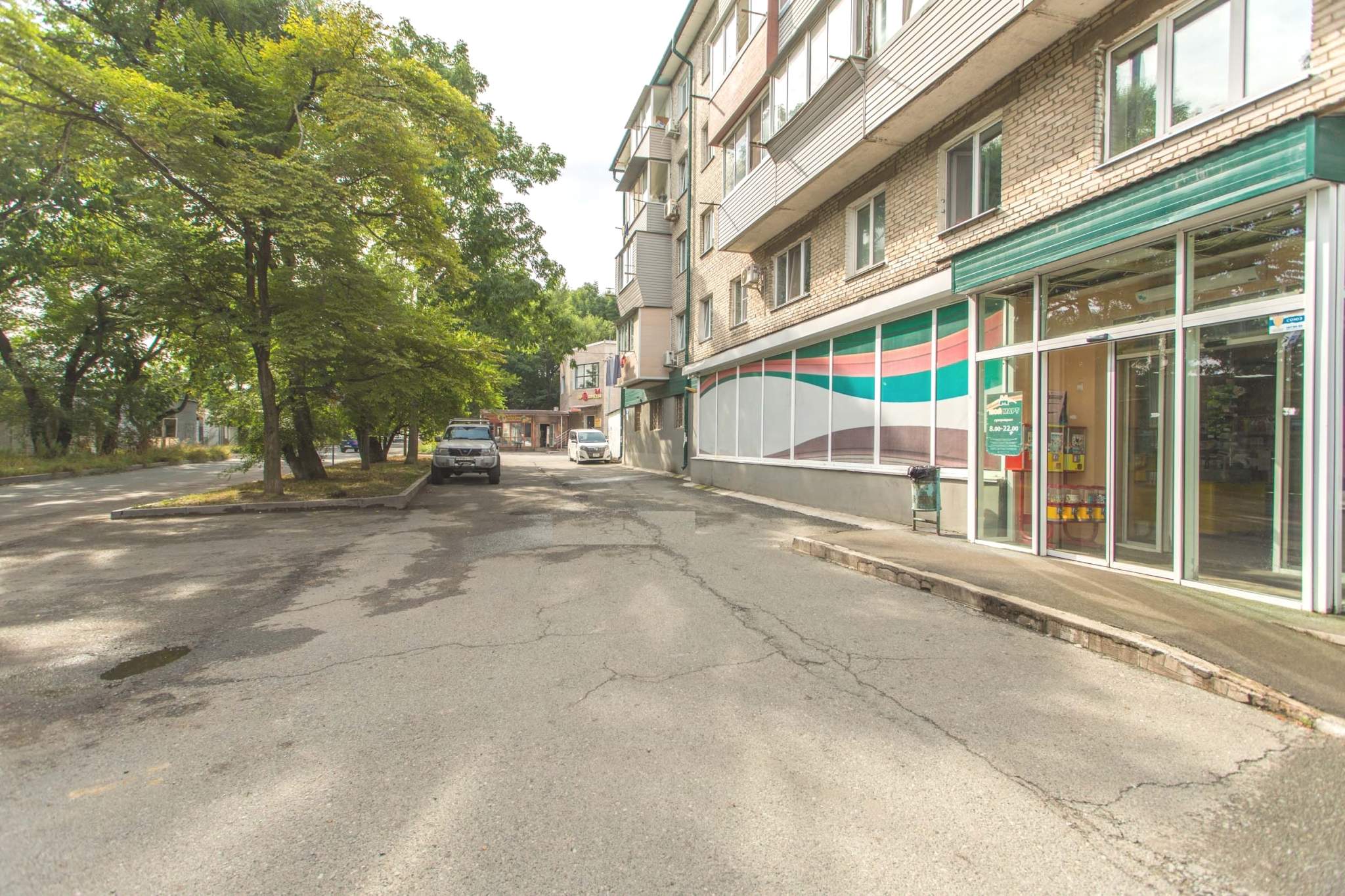 Продам магазин 1369.2 м.кв.