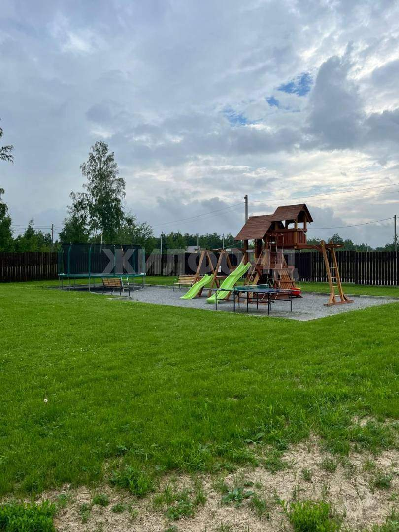 Продам земельный участок 927 м.кв.