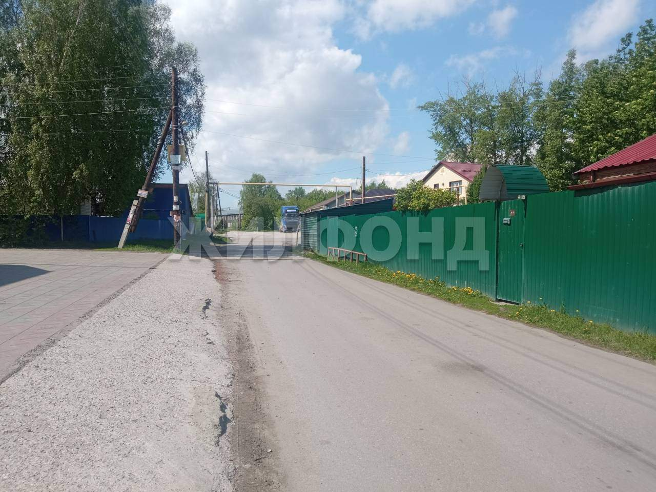 Продам земельный участок 700 м.кв.