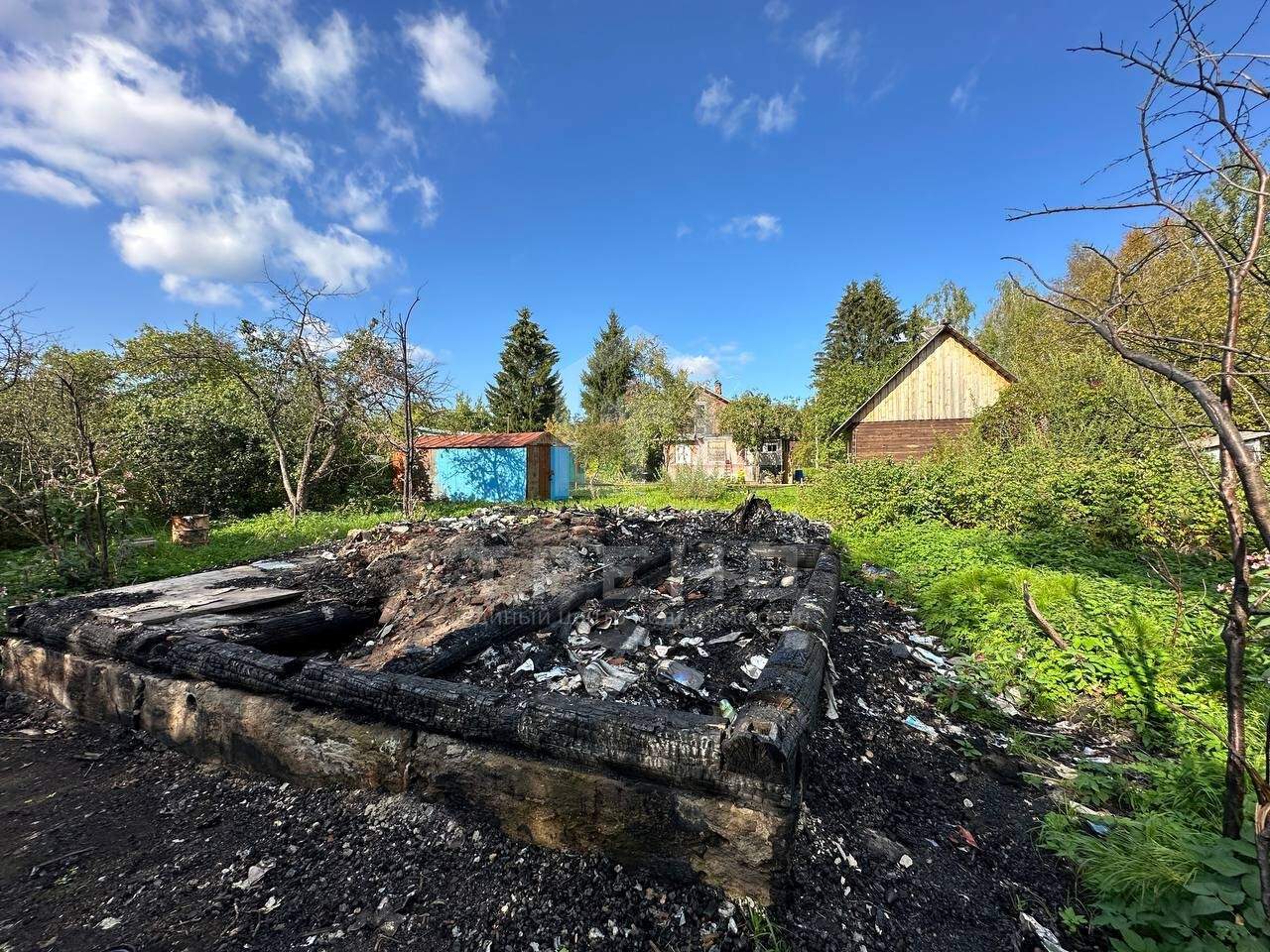 Продам земельный участок 660 м.кв.