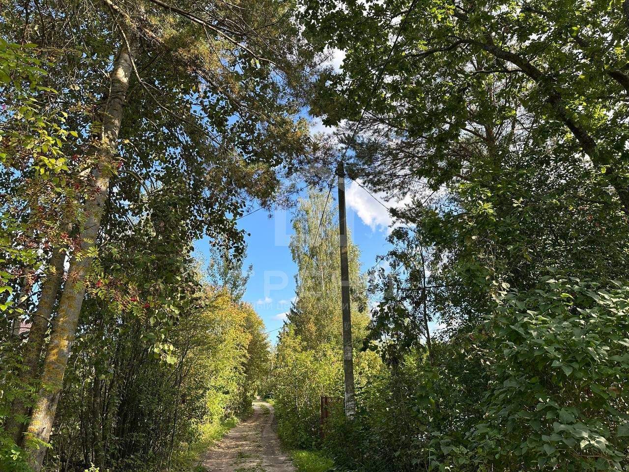 Продам земельный участок 660 м.кв.