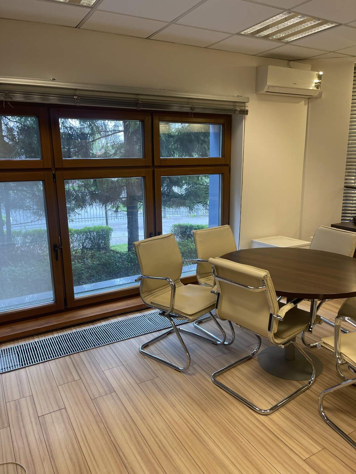 Продам офис 1727.5 м.кв.