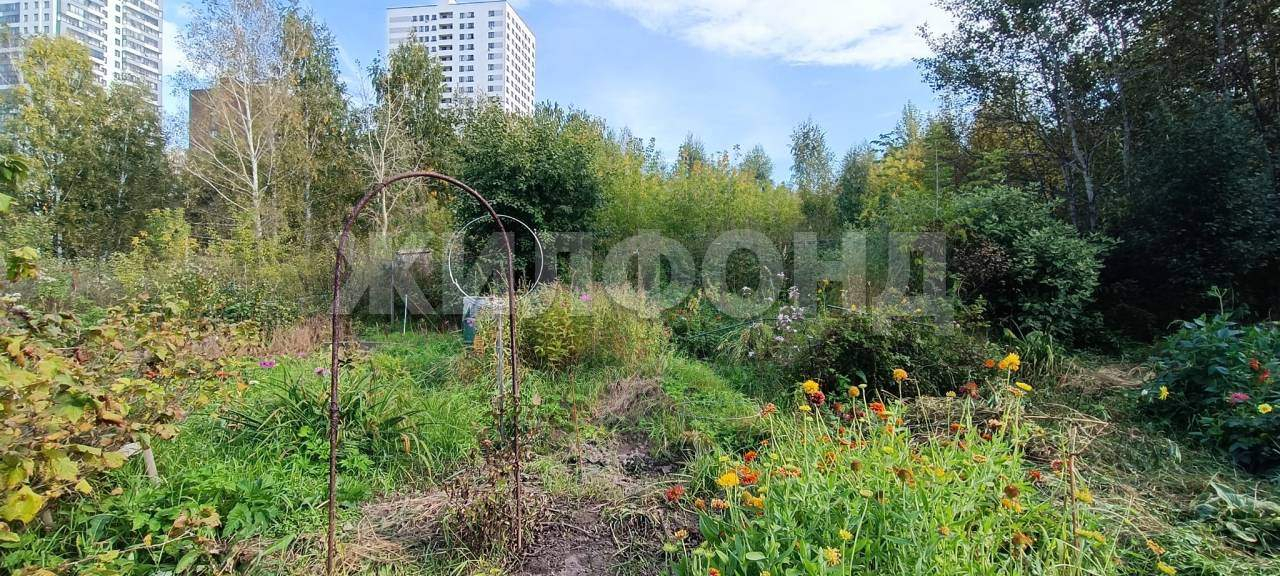 Продам земельный участок 810 м.кв.