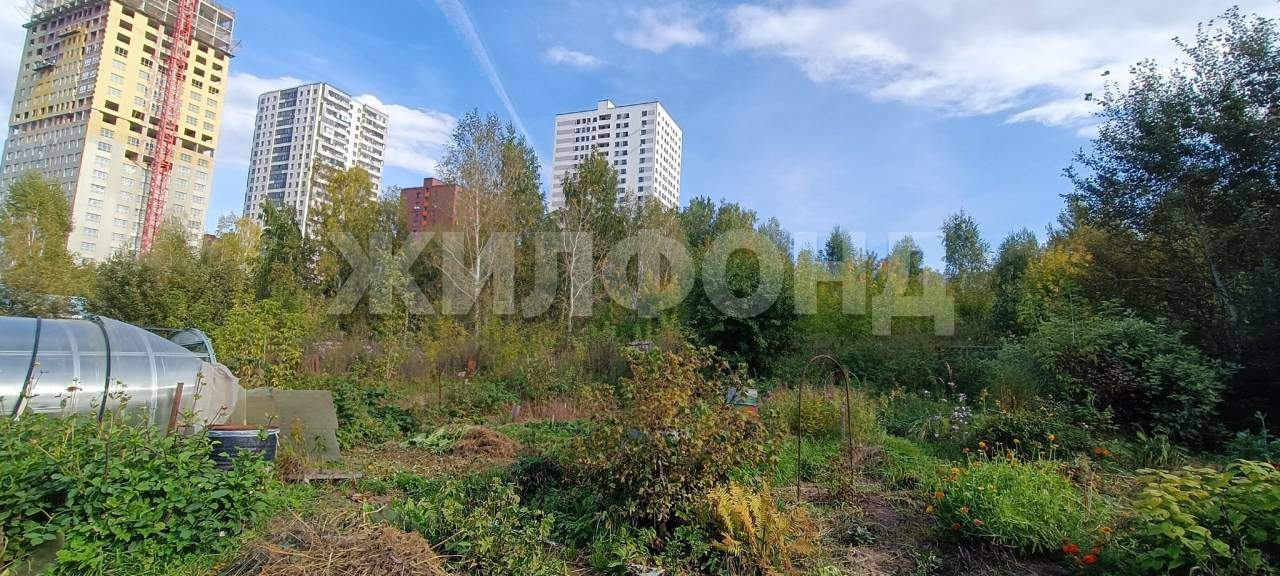 Продам земельный участок 810 м.кв.