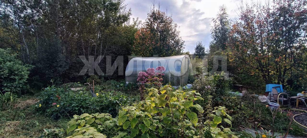 Продам земельный участок 810 м.кв.