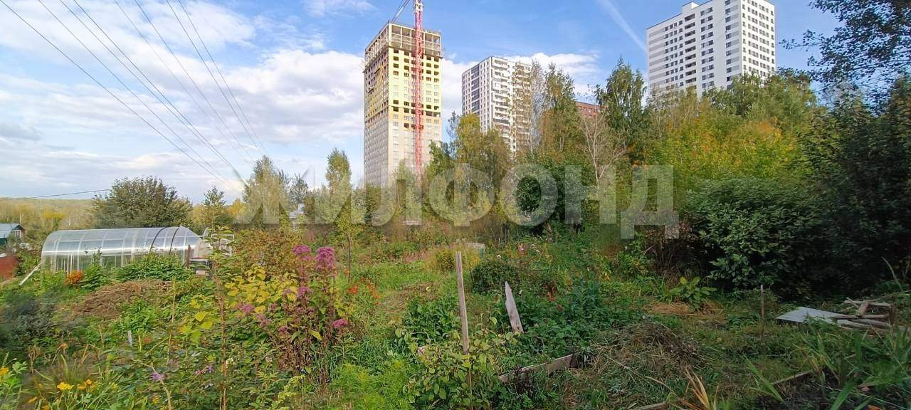 Продам земельный участок 810 м.кв.