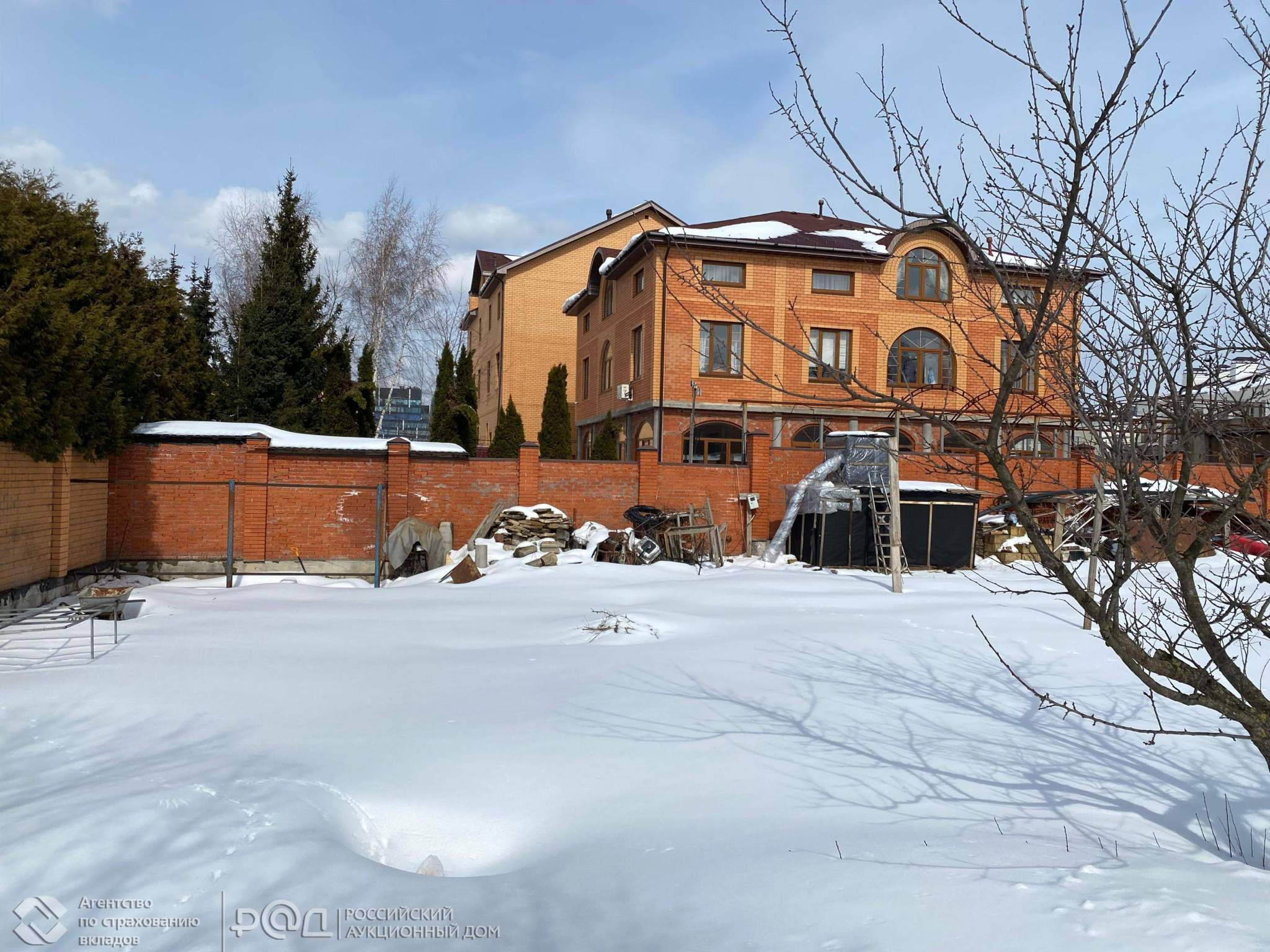 Продам земельный участок 1100 м.кв.