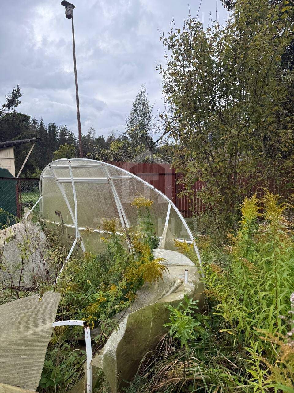 Продам земельный участок 660 м.кв.