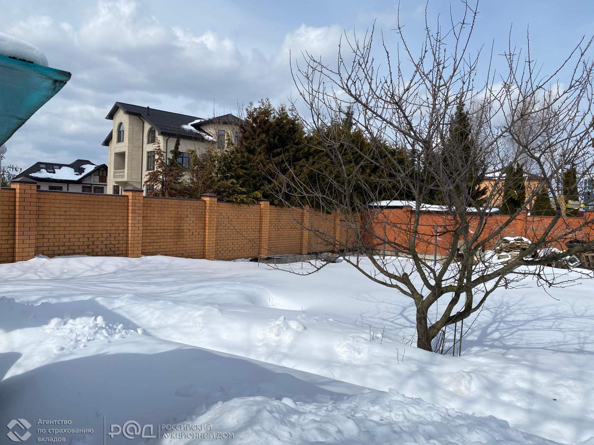 Продам земельный участок 1100 м.кв.