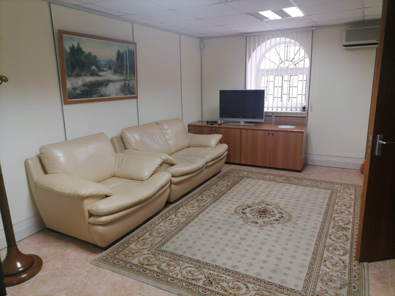 Продам торговое помещение 370.8 м.кв.