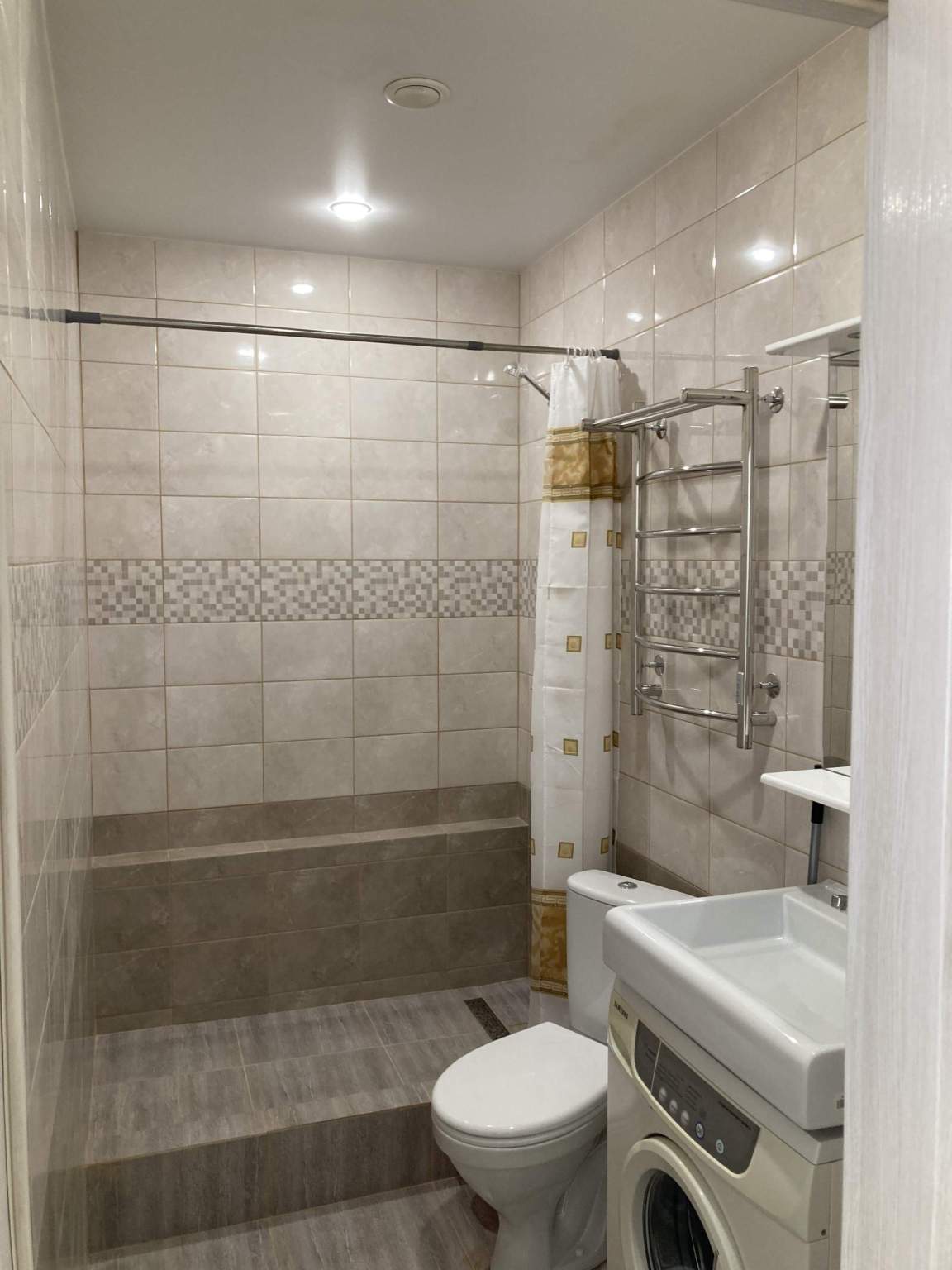 Продам торговое помещение 657.2 м.кв.