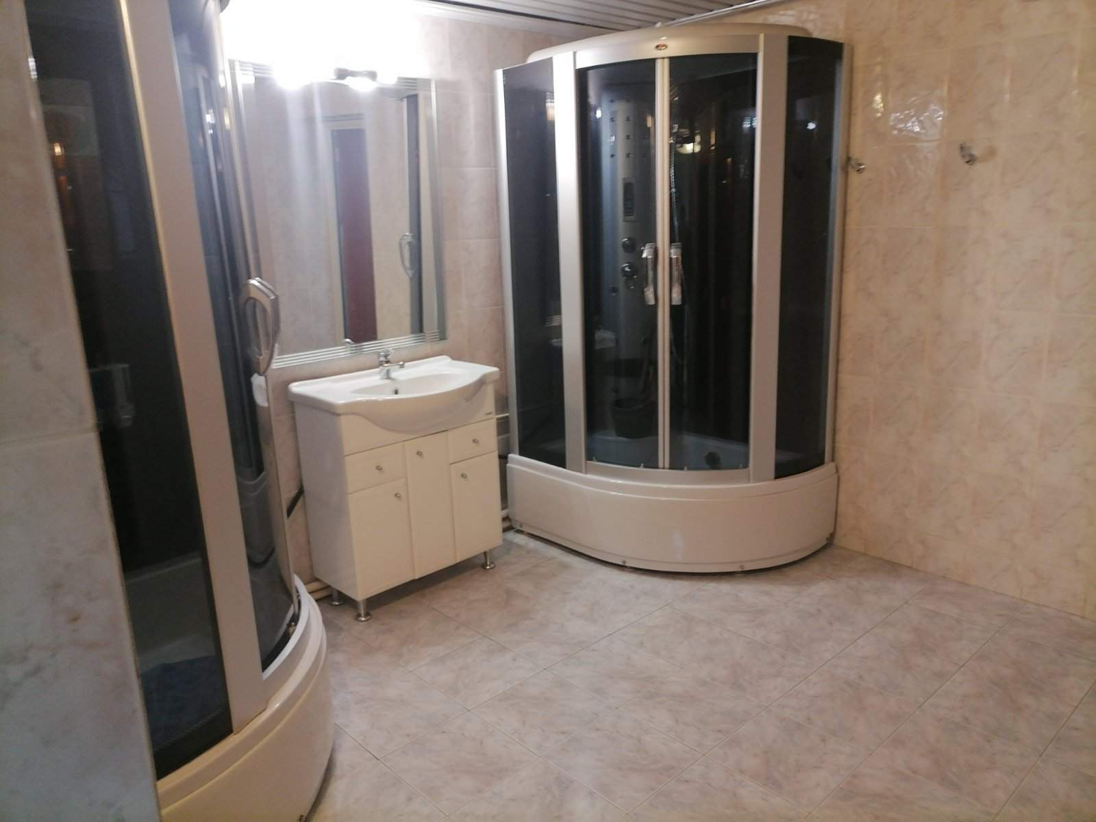 Продам торговое помещение 370.8 м.кв.