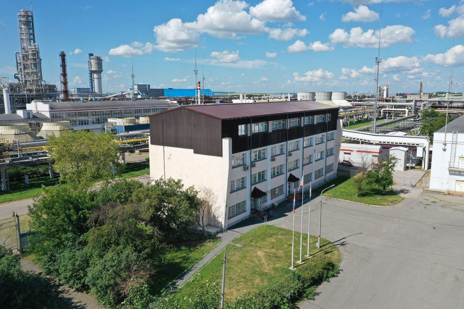 Продам торговое помещение 1957.5 м.кв.