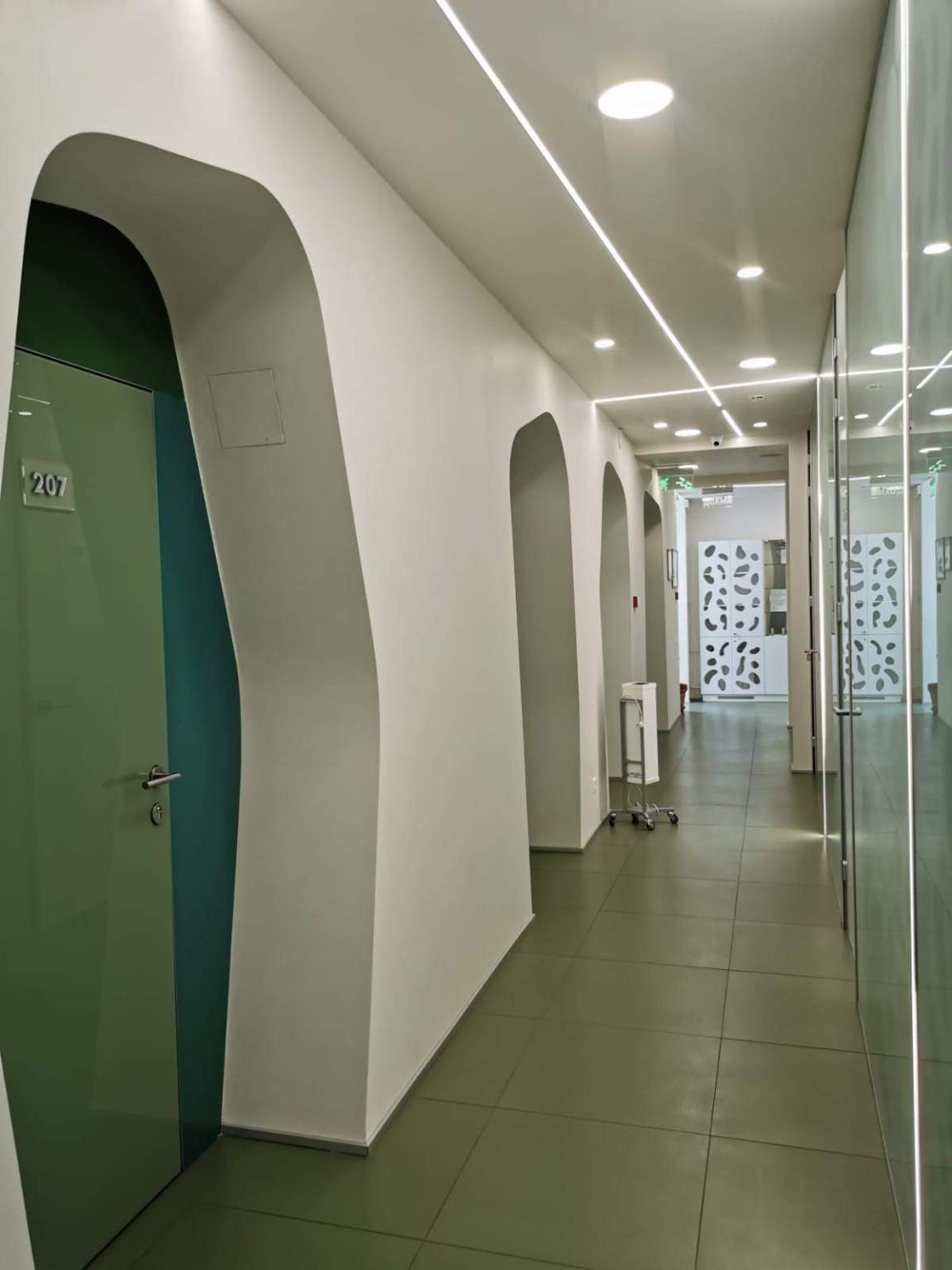 Продам торговое помещение 550 м.кв.