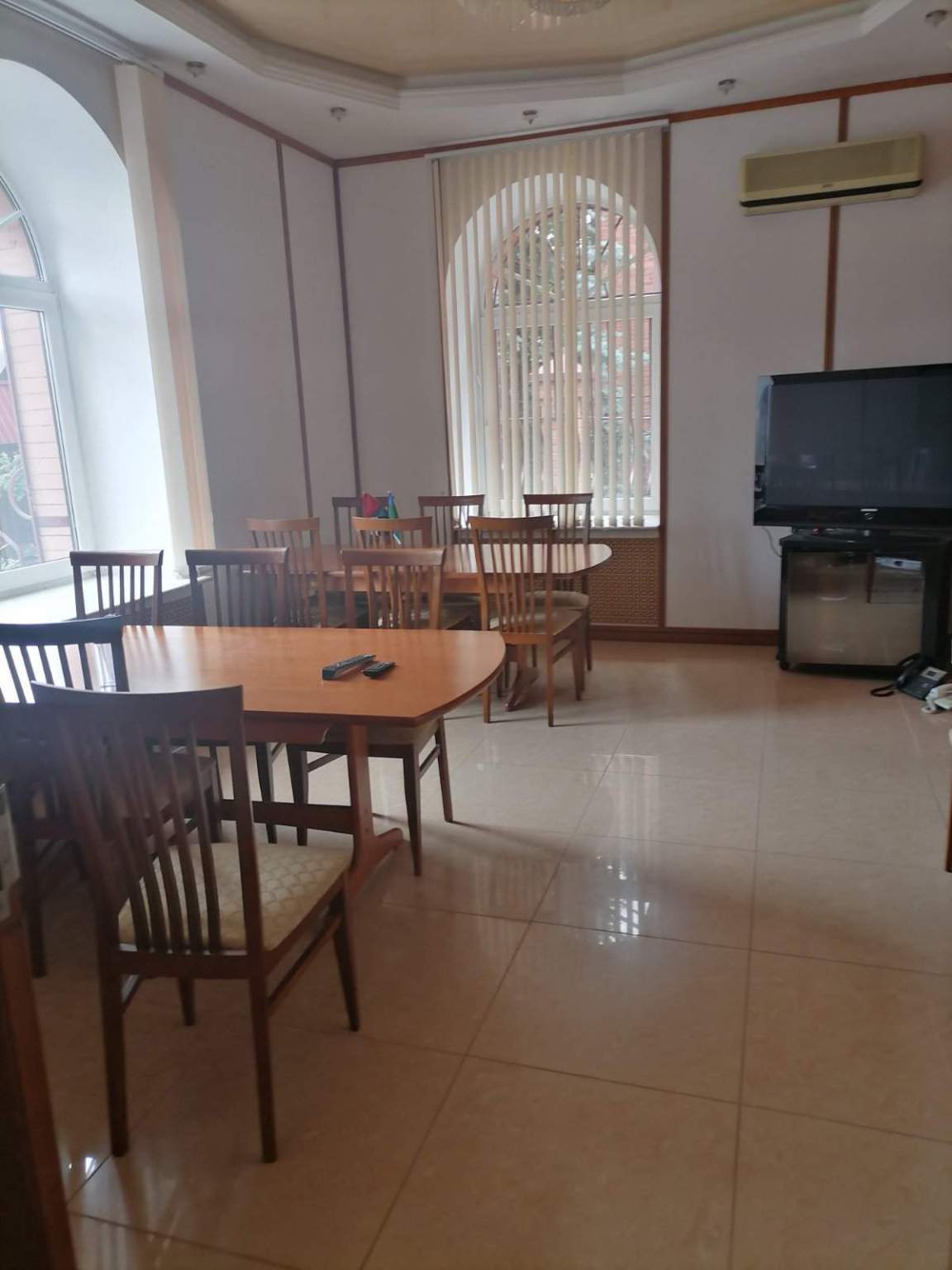 Продам торговое помещение 370.8 м.кв.