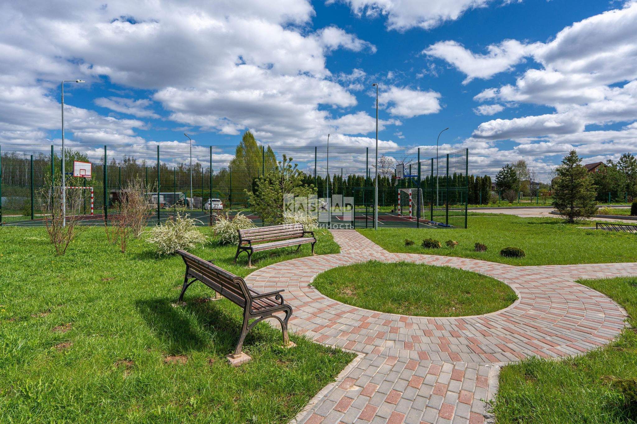 Продам земельный участок 2000 м.кв.