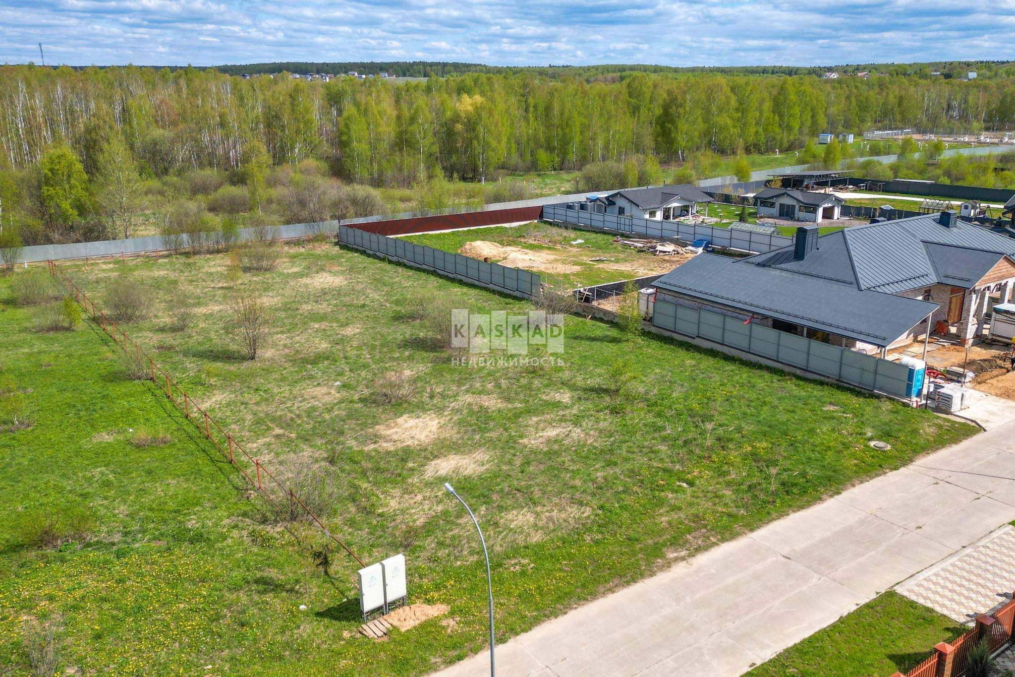 Продам земельный участок 2000 м.кв.