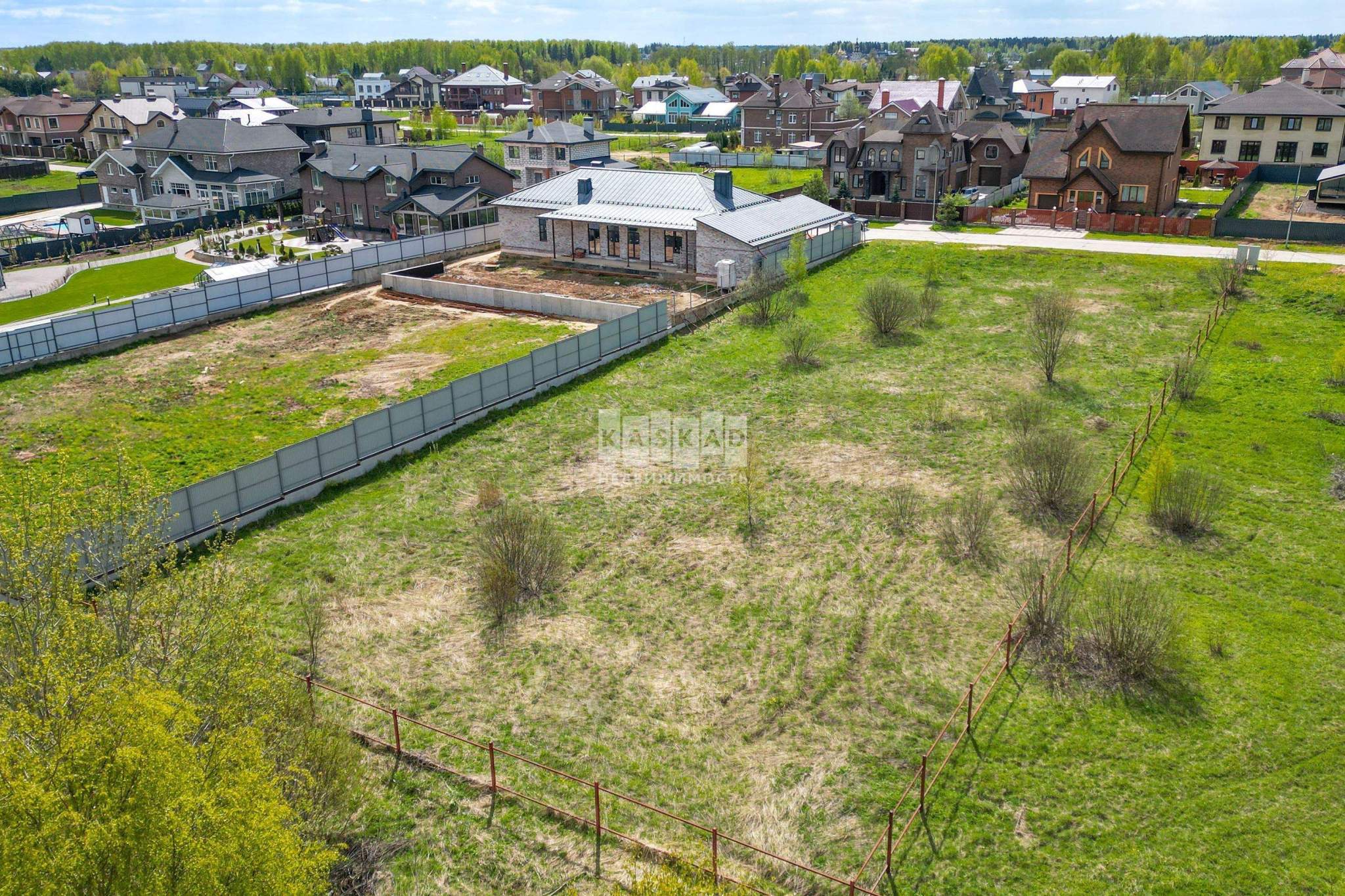 Продам земельный участок 1500 м.кв.