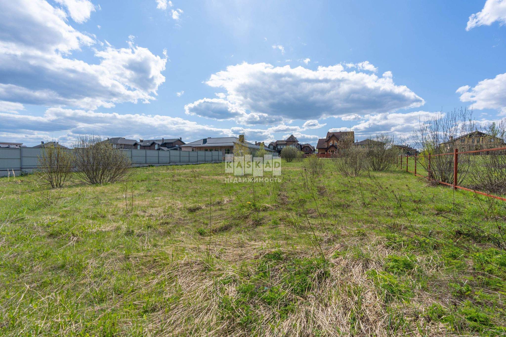 Продам земельный участок 1500 м.кв.