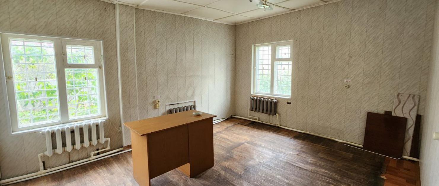 Продам торговое помещение 135.7 м.кв.