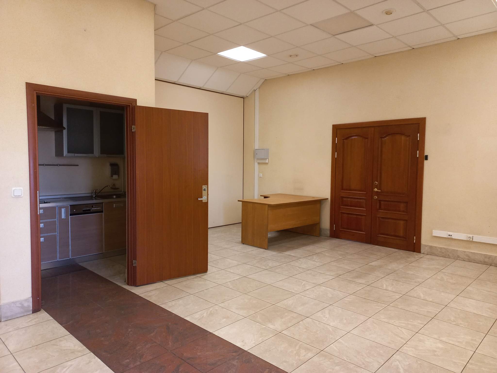 Сдам в аренду офис 196 м.кв.