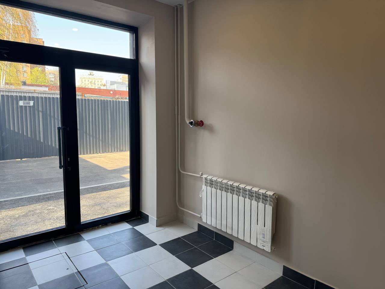 Фото: Продается помещение с собственным отдельным входом 10,4 м2 test