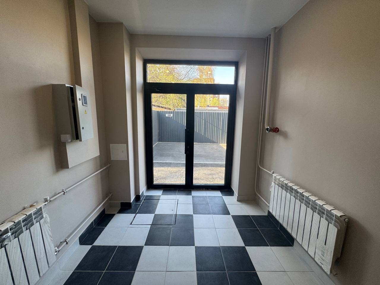 Фото: Продается помещение с собственным отдельным входом 10,4 м2 test