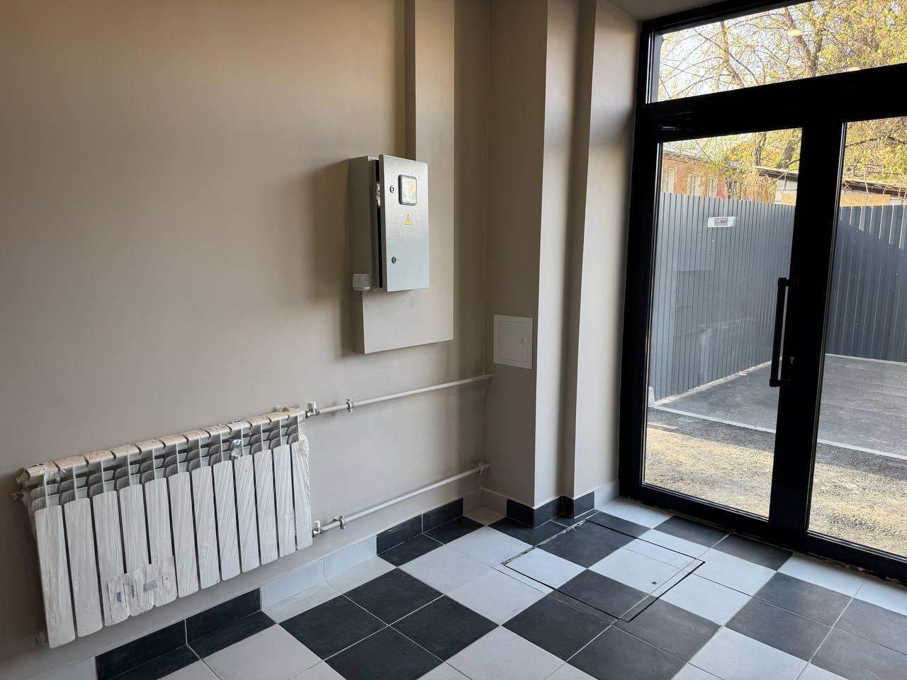 Фото: Продается помещение с собственным отдельным входом 10,4 м2 test