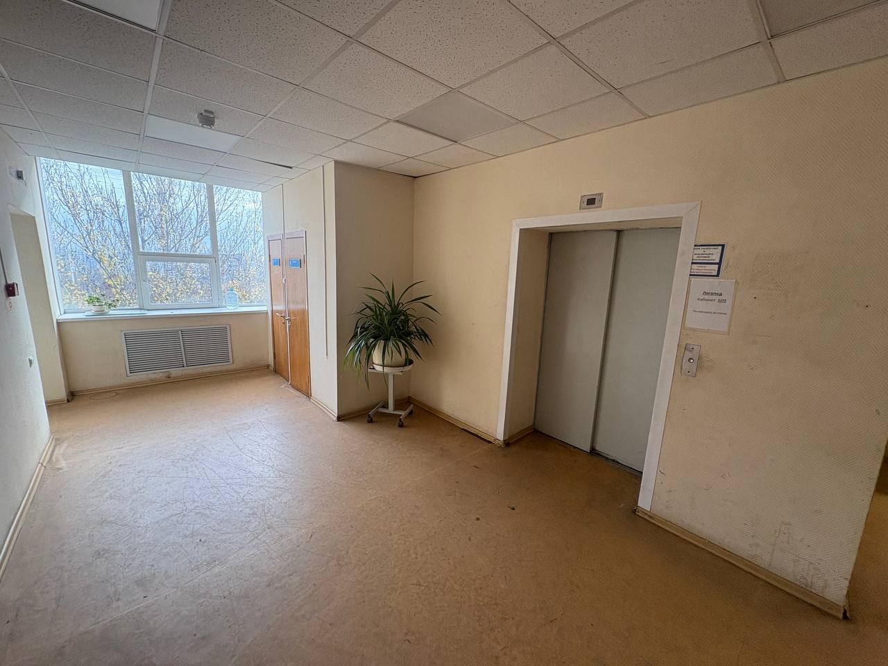 Фото: Аренда офиса 73 м2. Open space. 6 эт. м.Южная test