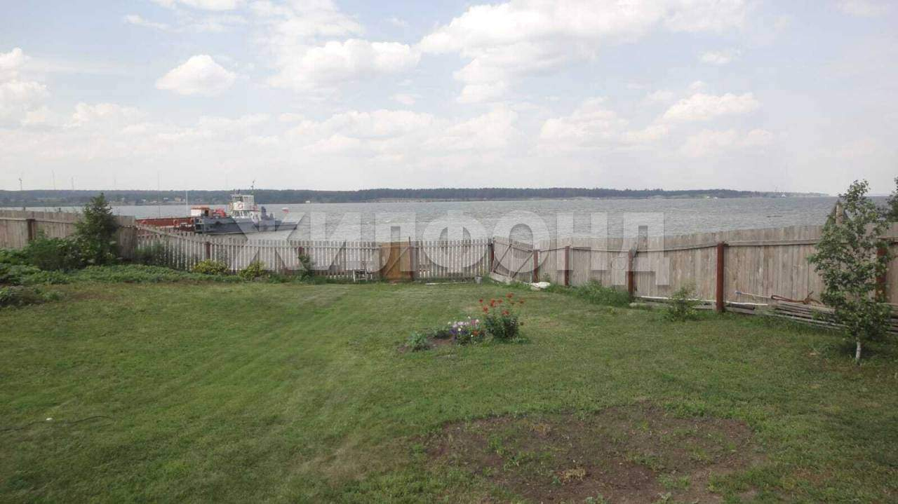 Продам земельный участок 2500 м.кв.